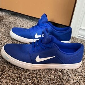 Nike Men's Royal Blue and White Sneakers
